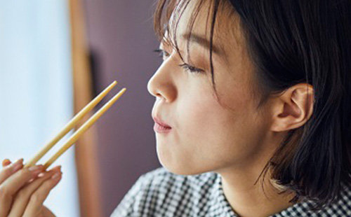 冷やご飯はダイエットの味方！？ 秘密は大腸まで届く「レジスタントスターチ」｜腸活ナビ｜大正製薬
