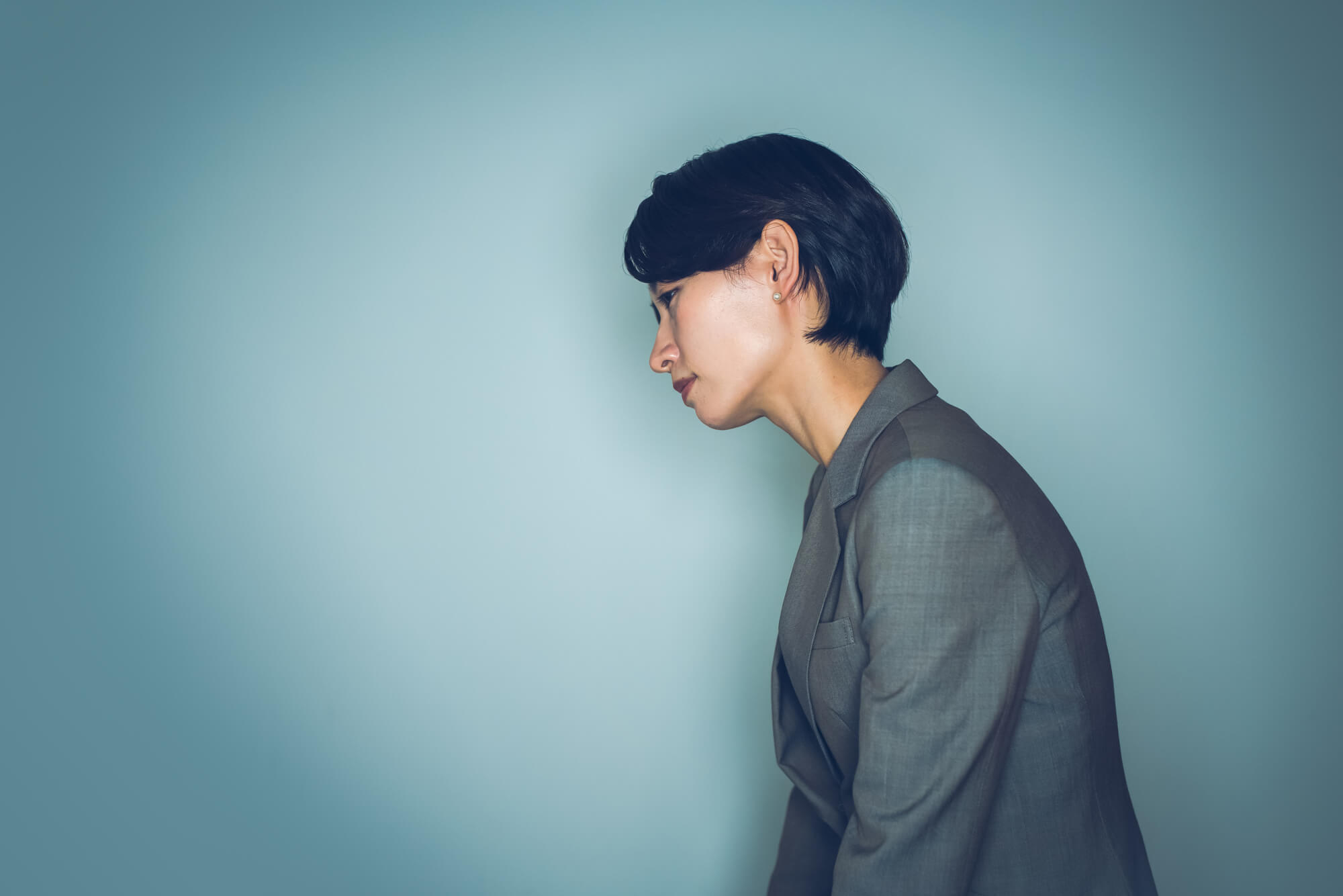 体がだるい・眠い時の対処法は？セロトニンを取り入れよう｜疲れに効くコラム｜大正製薬