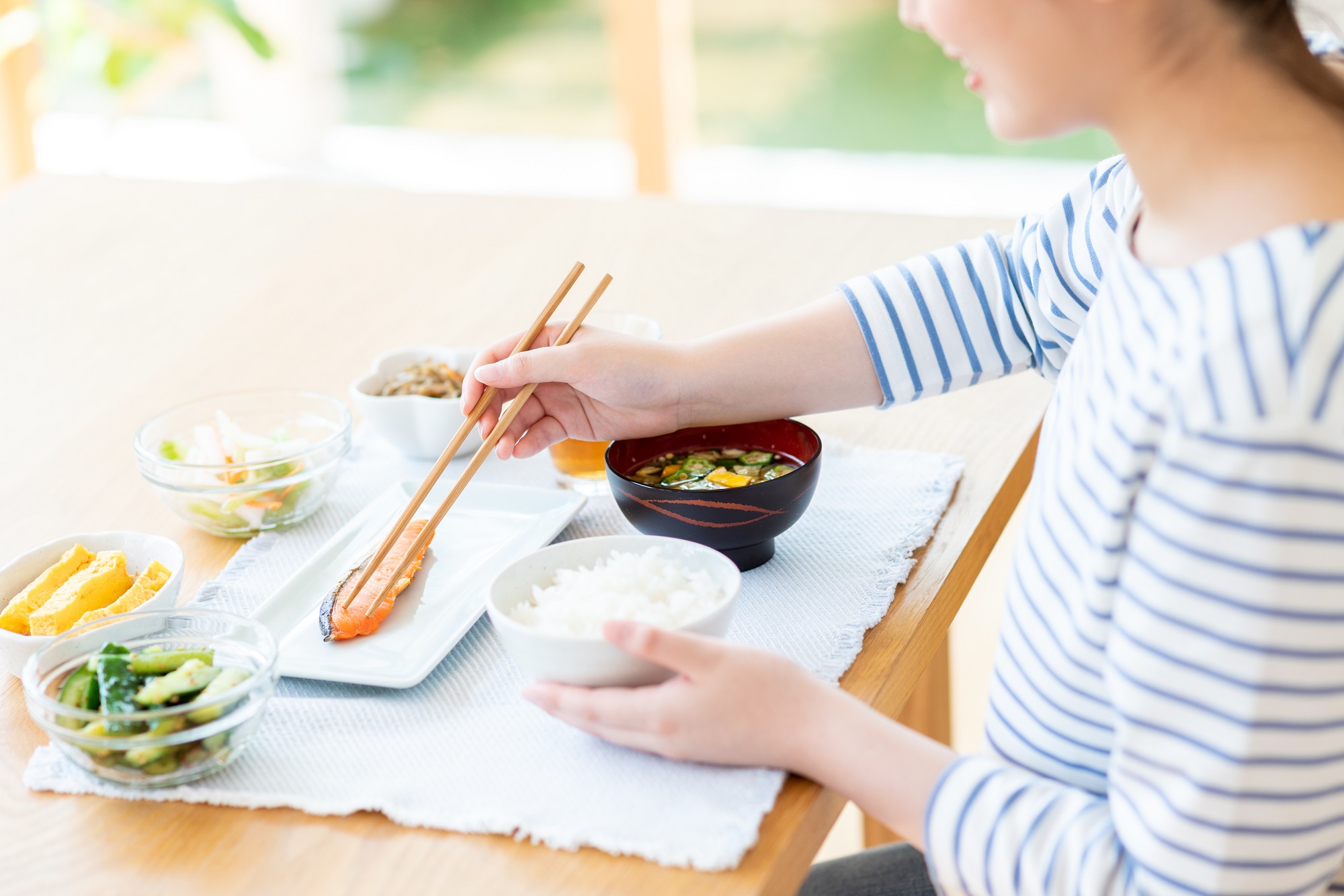 夏、バテない朝ごはん｜疲れに効くコラム｜大正製薬