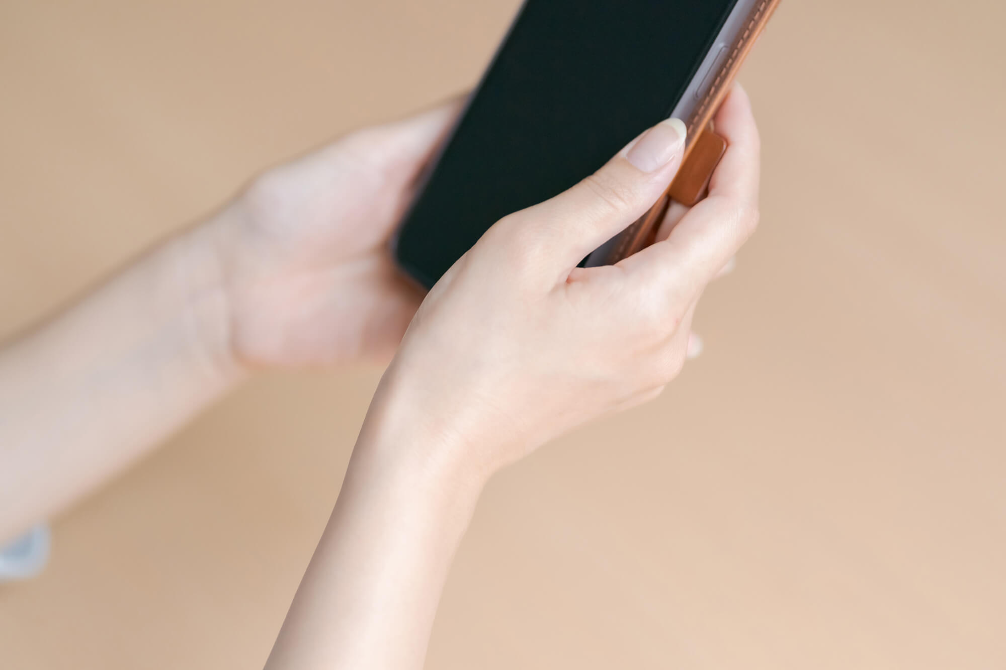 スマホの使い過ぎ 腱鞘炎│肩こり・腰痛・筋肉痛│トクホン│大正製薬